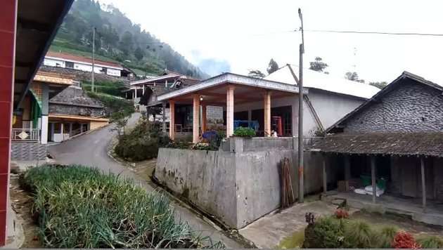 Potret Rumah Biduan `Hot` Novi Listiana yang Kini Hijrah, Pilih Banting Setir jadi Petani!
