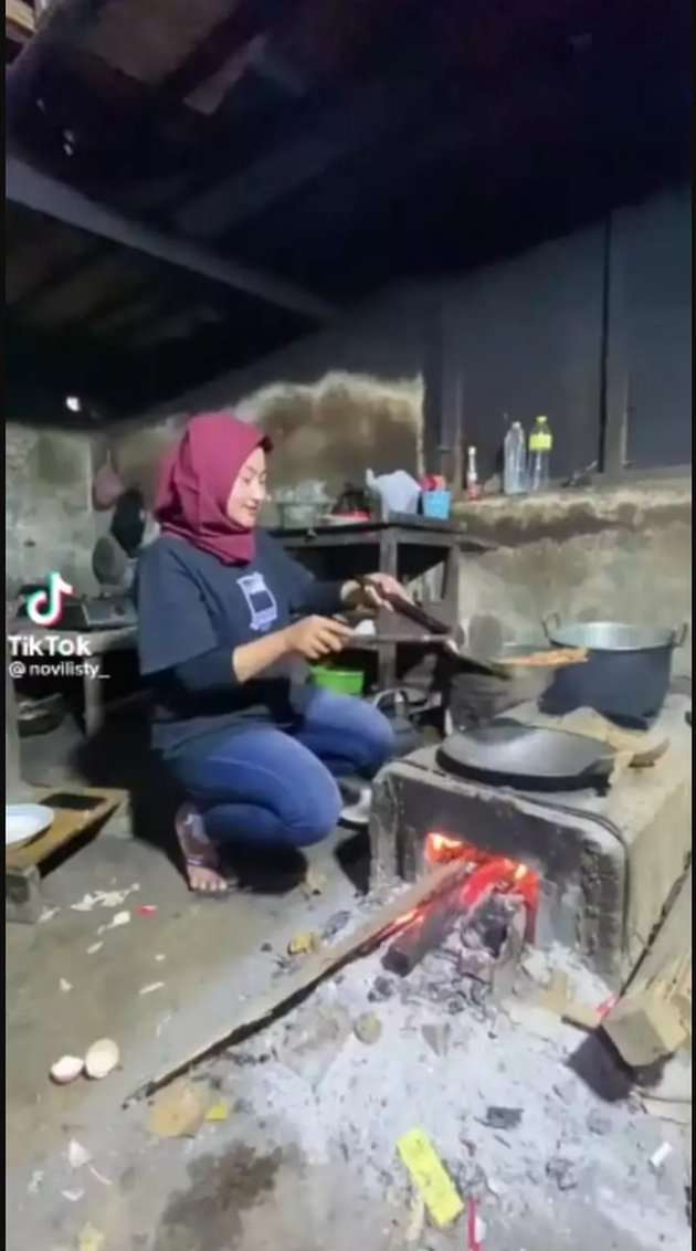 Potret Rumah Biduan `Hot` Novi Listiana yang Kini Hijrah, Pilih Banting Setir jadi Petani!