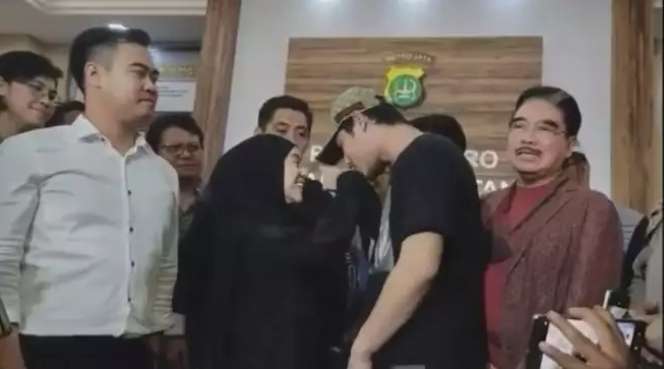 Potret Lesti Kejora dan Rizky Billar Damai di Hadapan Publik, Saling Peluk dan Cium Tangan Bikin Baper!