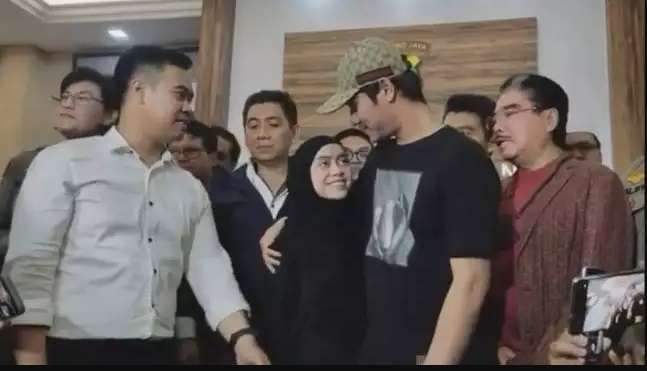 Potret Lesti Kejora dan Rizky Billar Damai di Hadapan Publik, Saling Peluk dan Cium Tangan Bikin Baper!