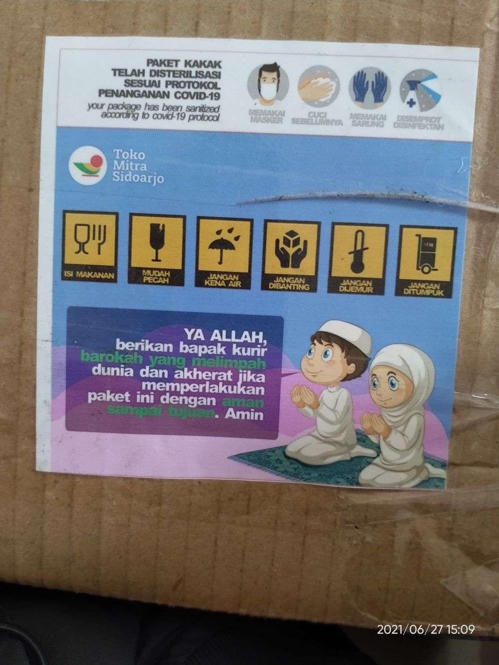 10 Tulisan Kocak Peringatan `Jangan Dibanting` di Paket Barang, Abang Kurir Auto Nyengir!