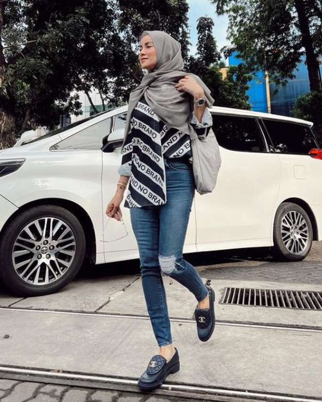 Potret OOTD Olla Ramlan Selalu Serba Mewah