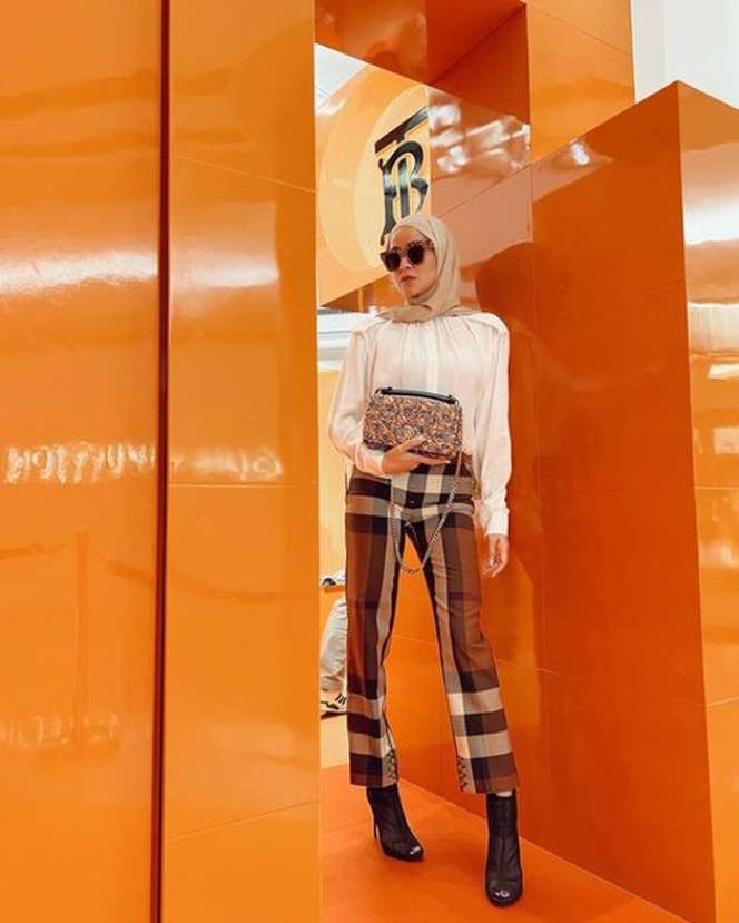 Potret OOTD Olla Ramlan Selalu Serba Mewah