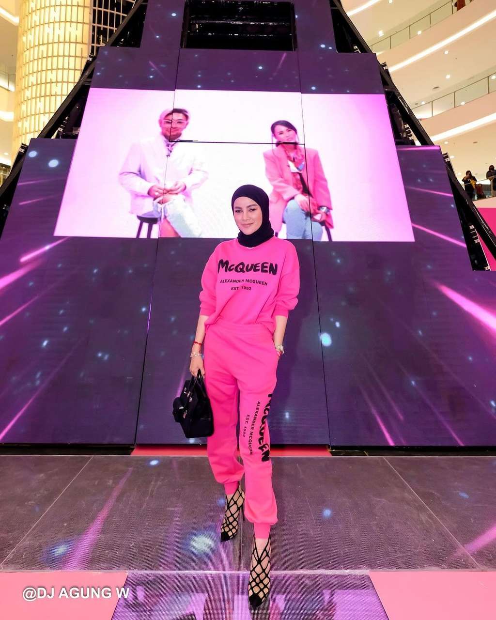Potret OOTD Olla Ramlan Selalu Serba Mewah