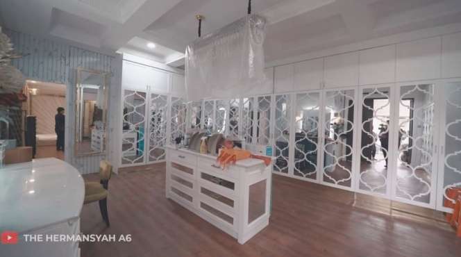 10 Potret Istana Cinere Anang Hermansyah Usai Renovasi, Makin Mewah Mirip Kerajaan!