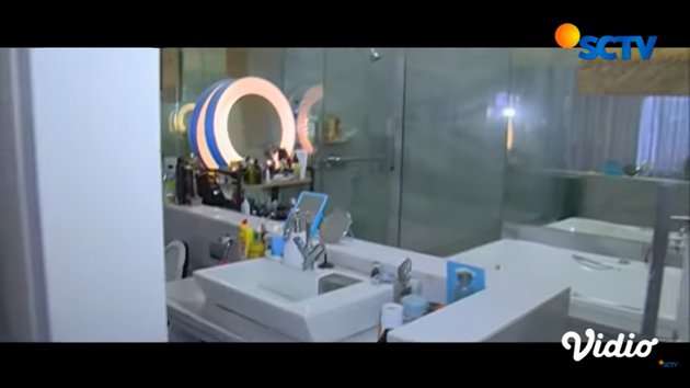 10 Potret Rumah Mewah Indra Bruggman yang Terkenal Angker, Tiba-Tiba Ada Darah di Toilet!