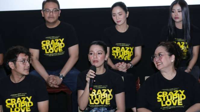 Ciuman Susan Sameh dengan Dimas Anggara di Crazy Stupid Love
