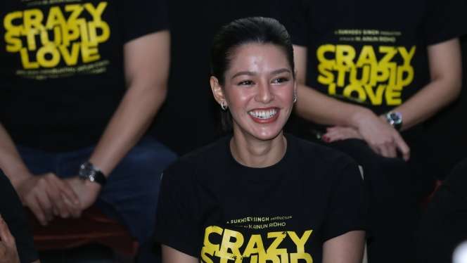 Ciuman Susan Sameh dengan Dimas Anggara di Crazy Stupid Love