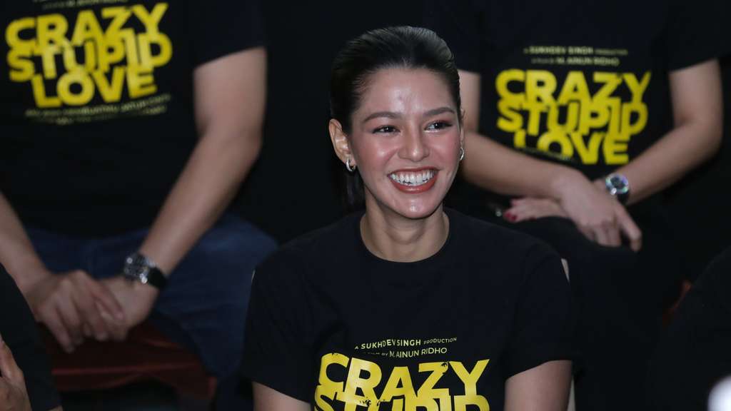 Ciuman Susan Sameh dengan Dimas Anggara di Crazy Stupid Love