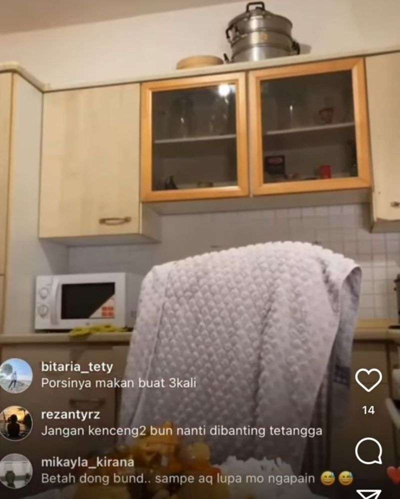 Potret Rumah Bunda Corla `Si Ratu Jreng` Live IG Ditonton Ratusan Ribu Hingga Disawer Nikita Mirzani Rp100 Juta!