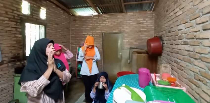 10 Potret Rumah Surya Manurung `Pengidap Sindrom Langka`, Sederhana, Atap Seng Dinding Batu Bata!