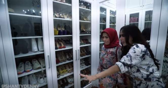 Potret Rumah Pedangdut Bebzie Fatlanay, Megah Bak Istana, Kamar ART Super Mewah!