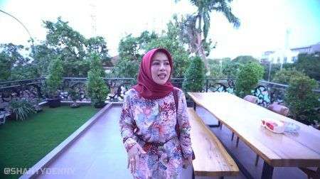 Potret Rumah Pedangdut Bebzie Fatlanay, Megah Bak Istana, Kamar ART Super Mewah!