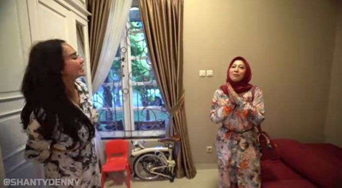 Potret Rumah Pedangdut Bebzie Fatlanay, Megah Bak Istana, Kamar ART Super Mewah!