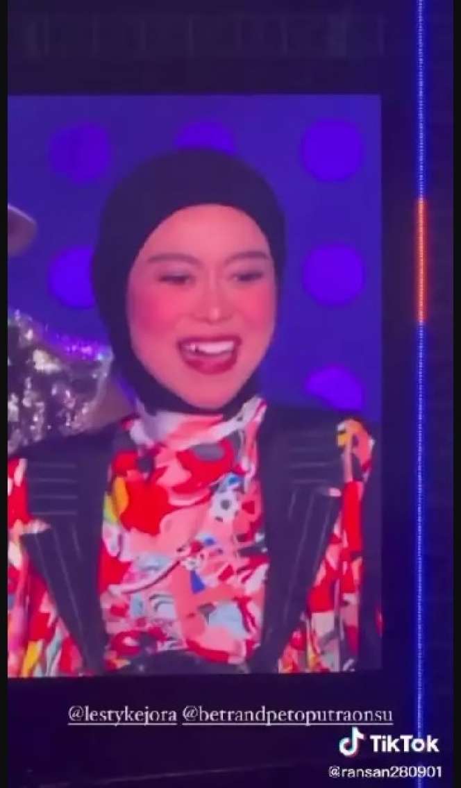 Potret Lesti Kejora Manggung usai Kasus KDRT, Kerongkongan Geser Jadi Perdebatan!