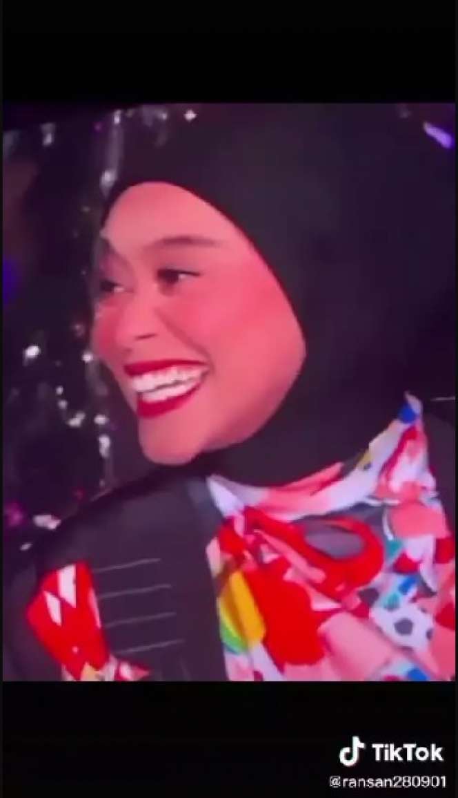 Potret Lesti Kejora Manggung usai Kasus KDRT, Kerongkongan Geser Jadi Perdebatan!