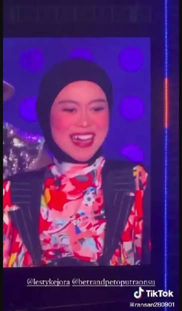 Potret Lesti Kejora Manggung usai Kasus KDRT, Kerongkongan Geser Jadi Perdebatan!