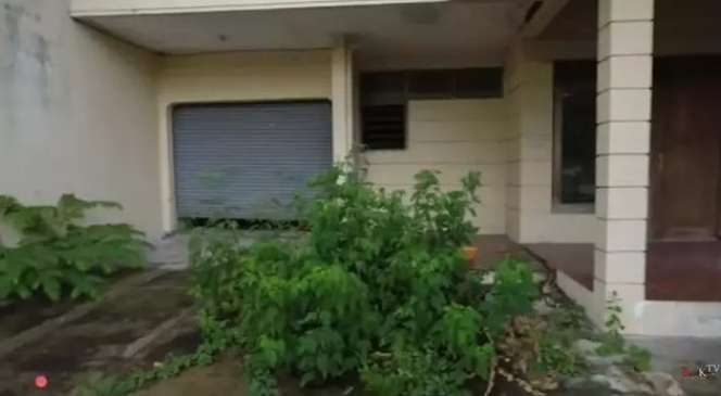 Potret Rumah Farida Pasha `Mak Lampir` di Semarang, 7 Tahun Terbengkalai Kini Kondisinya Bikin Merinding!