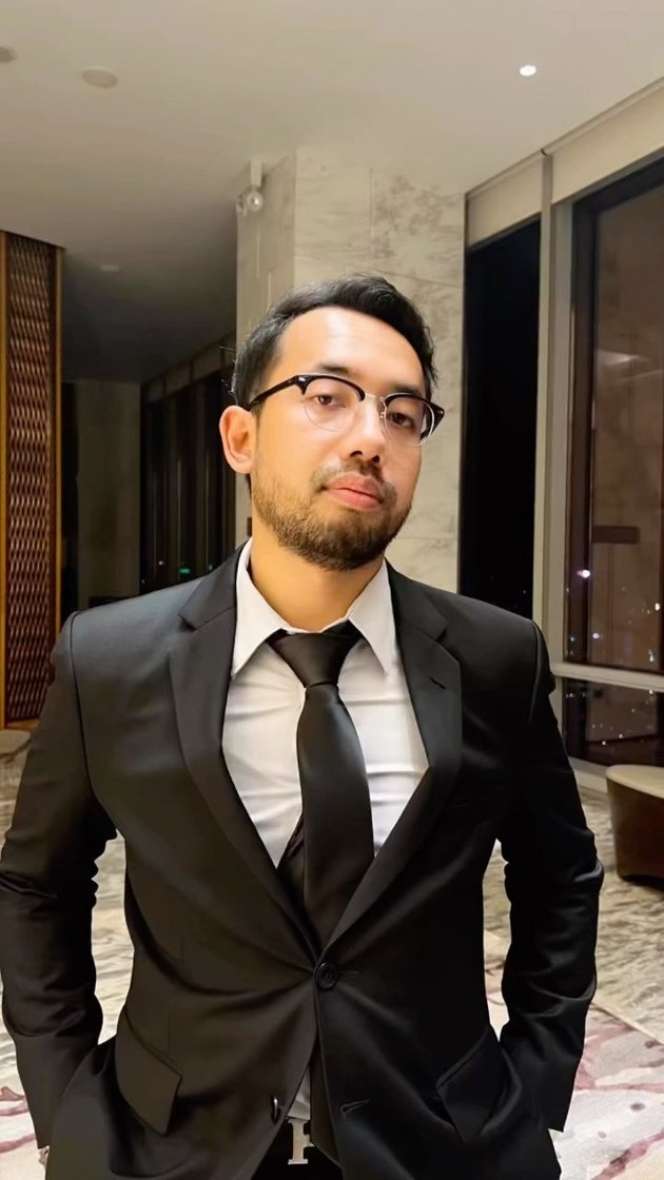 Potret Muhammad Khairi Tunangan Kiky Saputri, Ternyata Bukan Orang Sembarangan!
