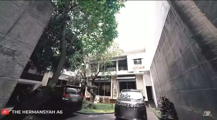 Potret Kantor Tasya Farasya, Tersembunyi di Balik Jalan Setapak, Ternyata Super Megah Bak Hotel Berbintang!
