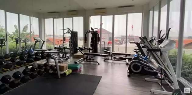 10 Potret Rumah Wirda Mansur yang Dicap Halu Oleh Netizen, Mewah Banyak Kandang Ayam 