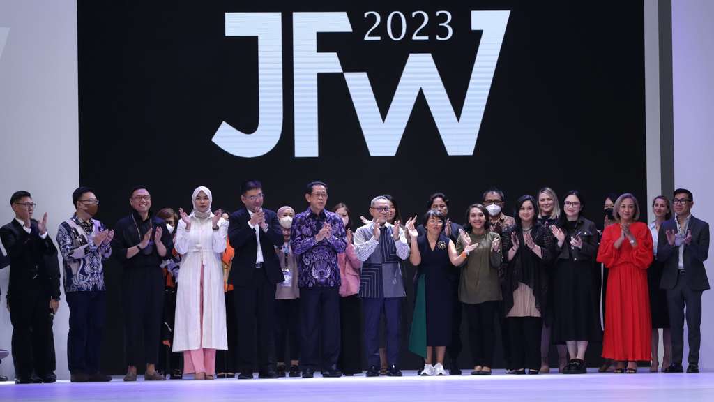 FOTO: JFW 2023 Hadirkan 116 Desainer Lintas Generasi