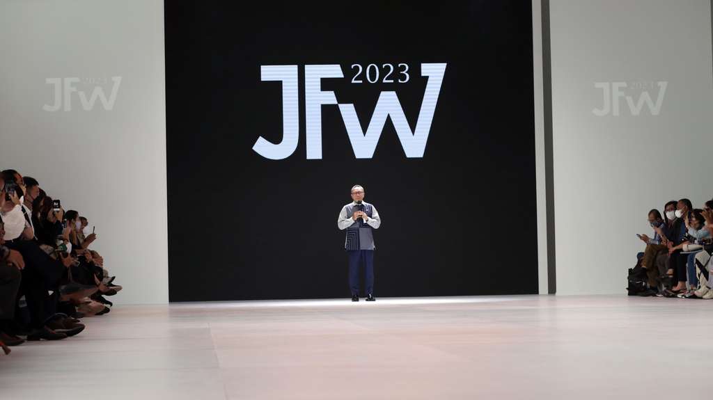 FOTO: Menteri Perdagangan Buka Jakarta Fashion Week 2023