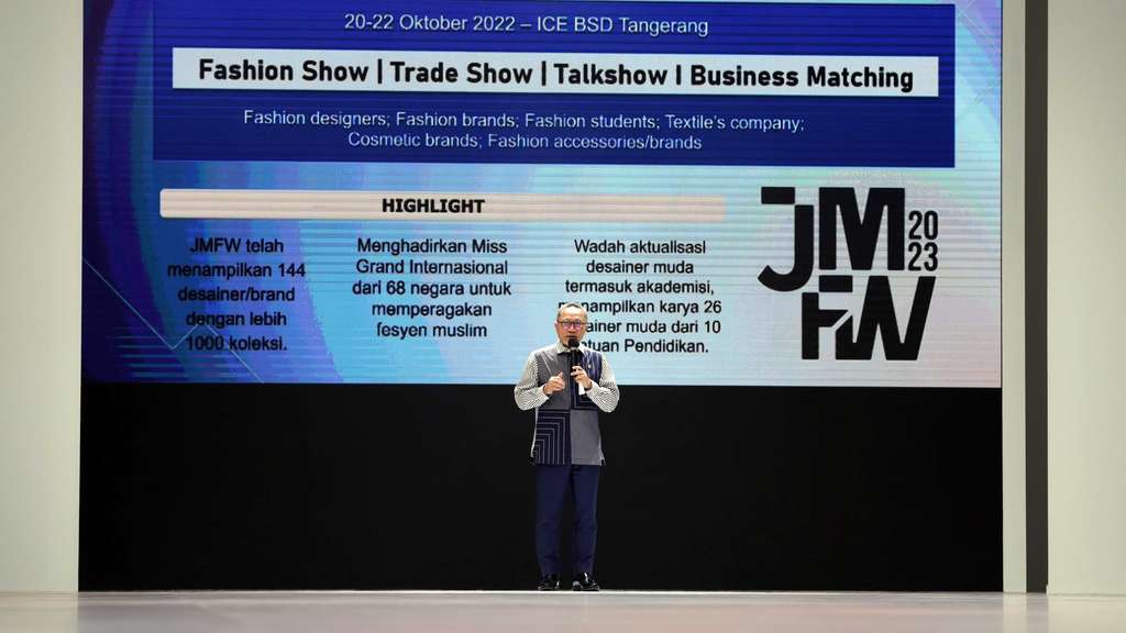 FOTO: Menteri Perdagangan Buka Jakarta Fashion Week 2023