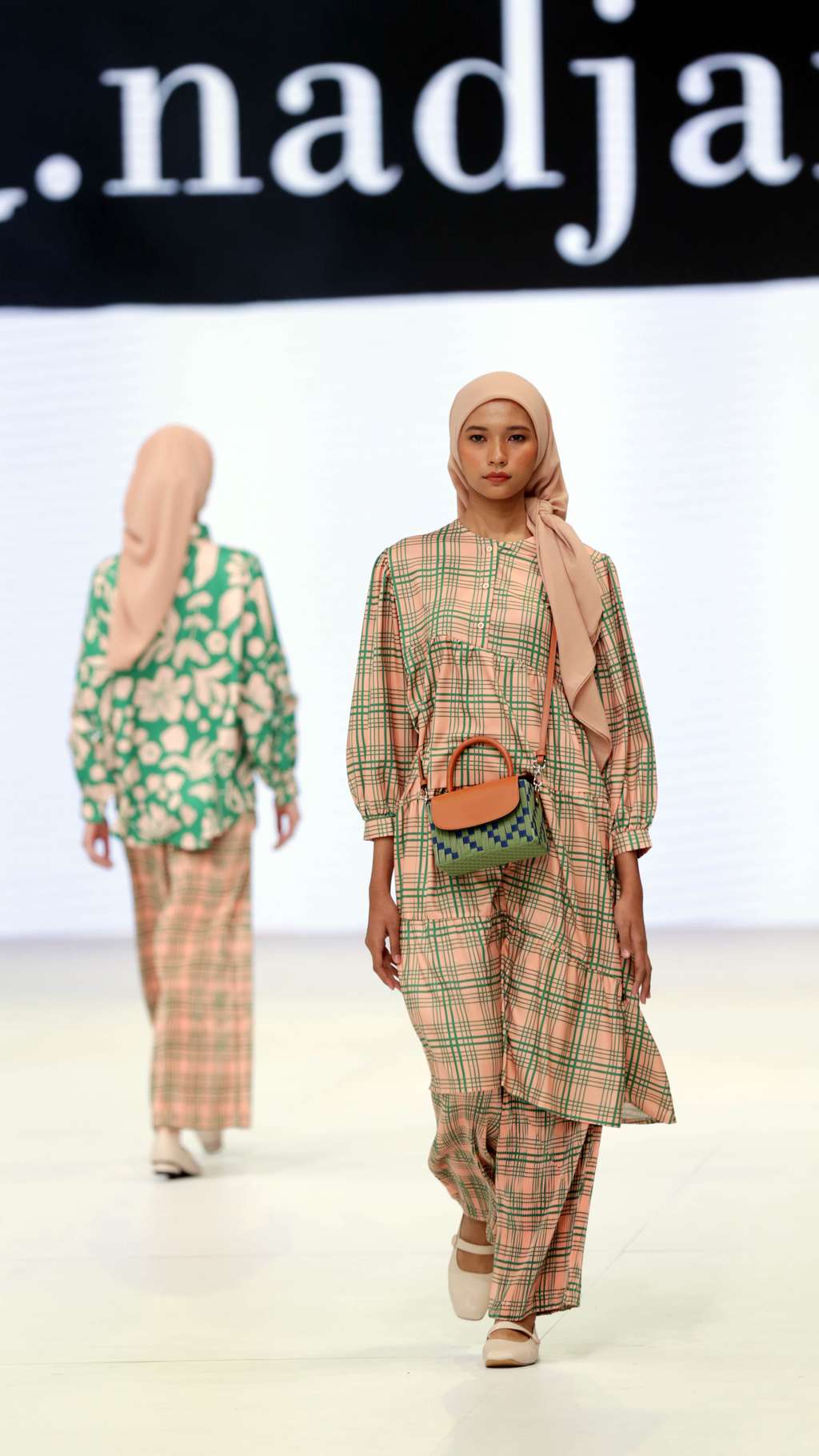 Nadjani Tampilkan Koleksi 'Sign of Spring' di JFW 2023