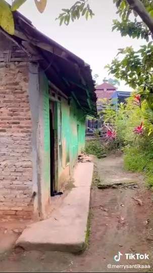 Potret Rumah Sederhana Dari Anyaman Bambu, Pemiliknya Tak Malu Lakukan House Tour!