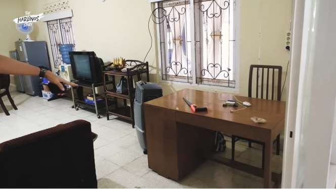 10 Potret Rumah Dude Herlino di Kampung, Jadul & Sederhana di Dekat Empang, Ada Kursi Goyang!