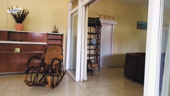10 Potret Rumah Dude Herlino di Kampung, Jadul & Sederhana di Dekat Empang, Ada Kursi Goyang!