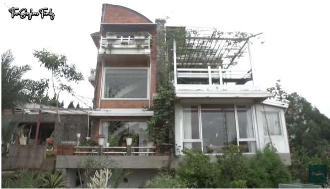 Potret Rumah Mewah Milik Mark Sungkar, Ada Green House Super Luas!