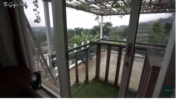 Potret Rumah Mewah Milik Mark Sungkar, Ada Green House Super Luas!