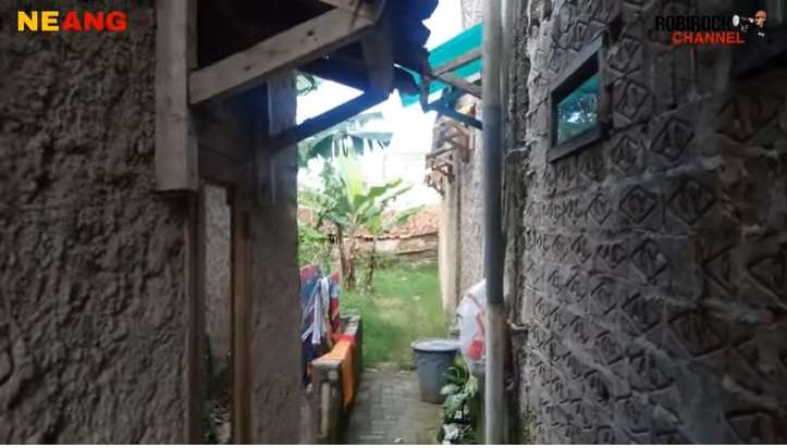 Potret Rumah Yayat `Preman Pensiun` Ternyata Sederhana Banget, Harus Lewat Jalan Sempit!