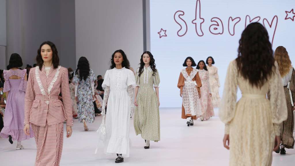 Fashionlink Pamerkan Koleksi Musim Semi di JFW 2023