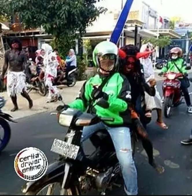 10 Potret Absurd Gaya Penumpang Ojol, Bikin Mikir Keras!