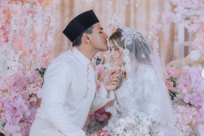 Artis Ini Diam-diam Nikah Karena Takut Gagal, Ternyata Istrinya Cantik Banget Bak Tuan Putri!