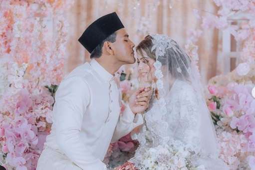 Artis Ini Diam-diam Nikah Karena Takut Gagal, Ternyata Istrinya Cantik Banget Bak Tuan Putri!