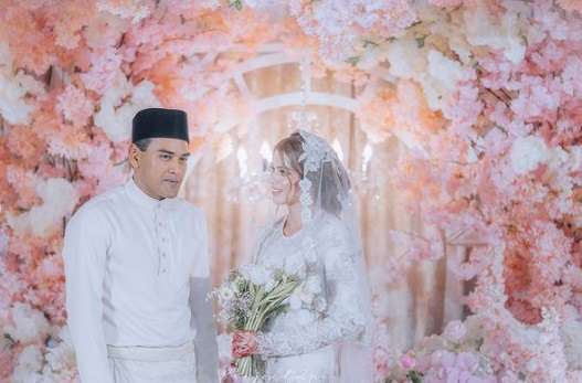 Artis Ini Diam-diam Nikah Karena Takut Gagal, Ternyata Istrinya Cantik Banget Bak Tuan Putri!
