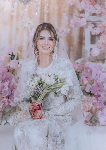 Artis Ini Diam-diam Nikah Karena Takut Gagal, Ternyata Istrinya Cantik Banget Bak Tuan Putri!