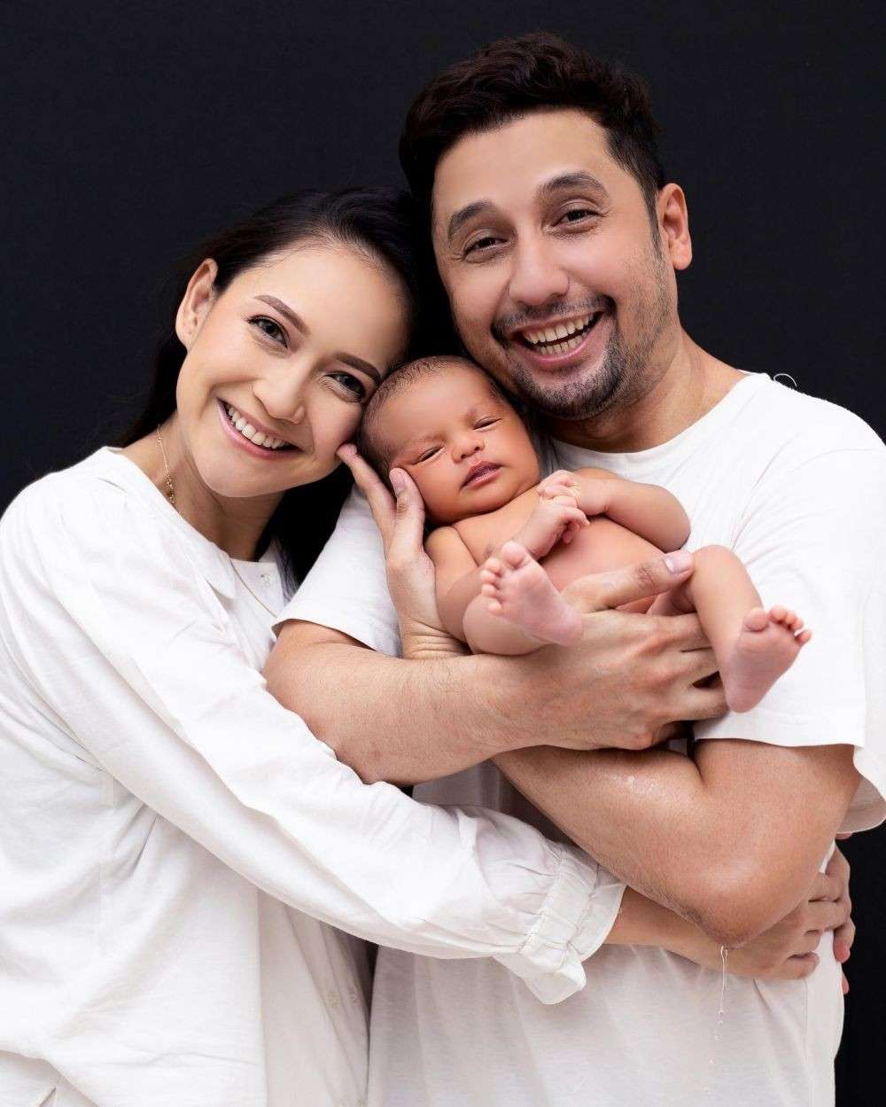 6 Artis Pilih Melahirkan di Rumah, Terkendala Biaya?