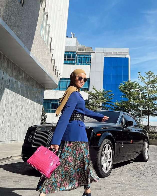 Potret OOTD Olla Ramlan dengan Sederet Koleksi Tas Hermes Mewah