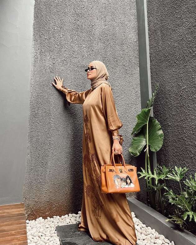 Potret OOTD Olla Ramlan dengan Sederet Koleksi Tas Hermes Mewah