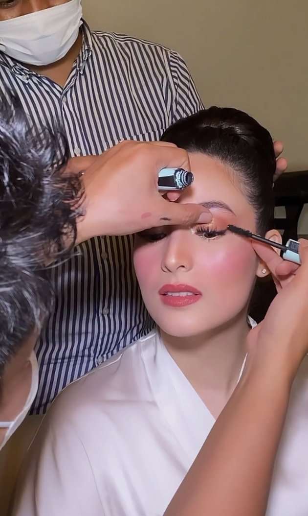 Detail Makeup Chelsea Islan di Acara Pertunangan