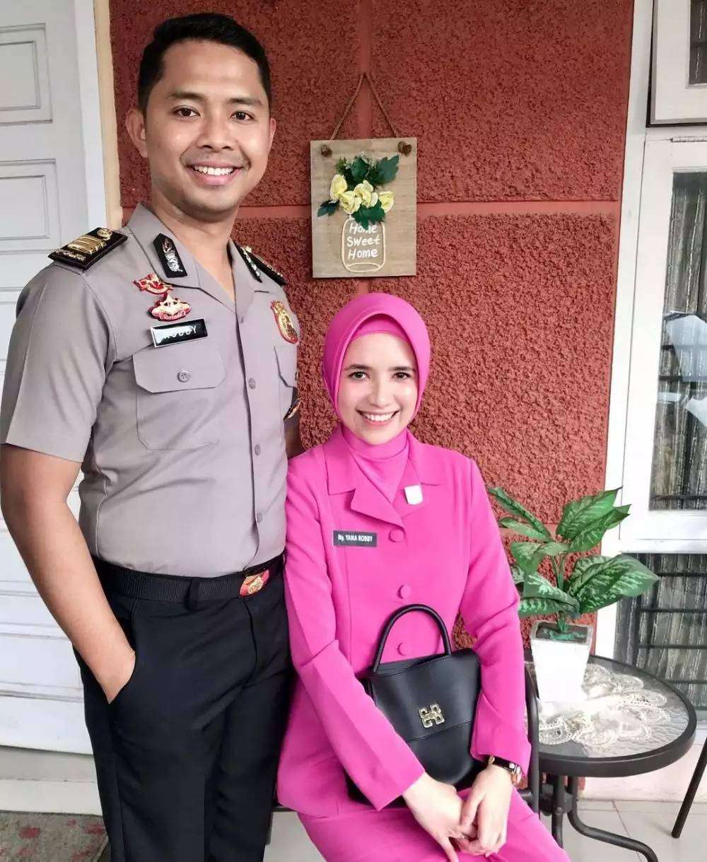 Sederet Seleb Cantik yang Menikah dengan Polisi
