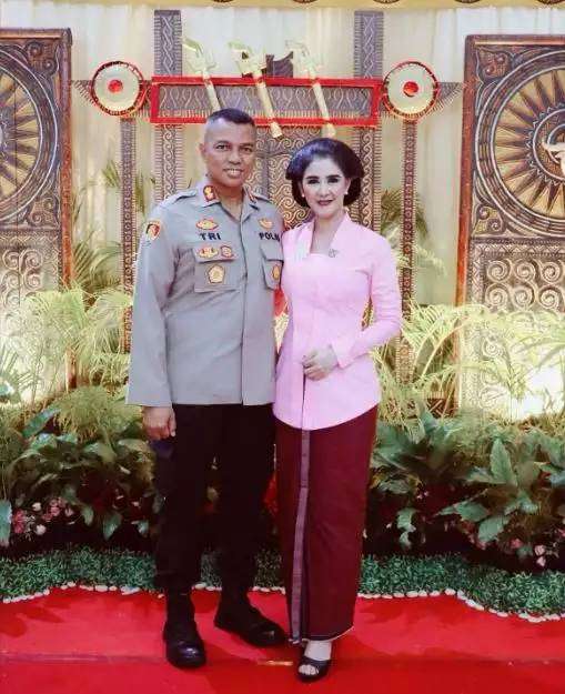 Sederet Seleb Cantik yang Menikah dengan Polisi
