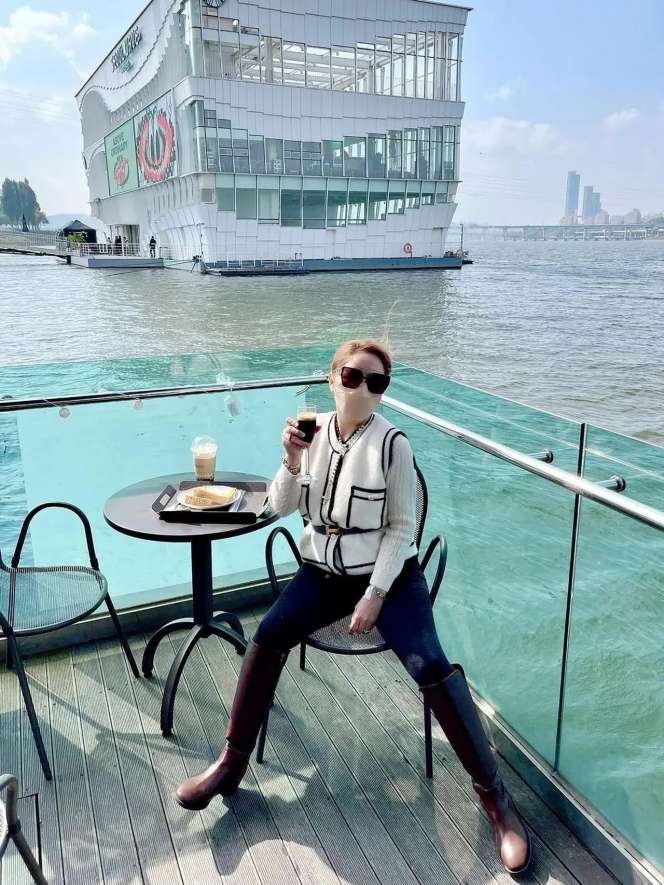 8 Potret Femmy Permatasari Usai Jalani Operasi Plastik `Lagi`, Wajahnya Jadi Beda Banget!