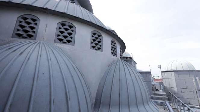 FOTO: Masjid Jami Al Fajri Replika Masjid Biru Turki, Ada di Pasar Minggu