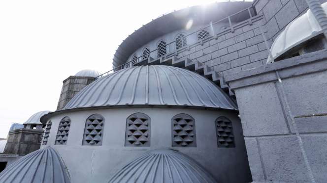 FOTO: Masjid Jami Al Fajri Replika Masjid Biru Turki, Ada di Pasar Minggu